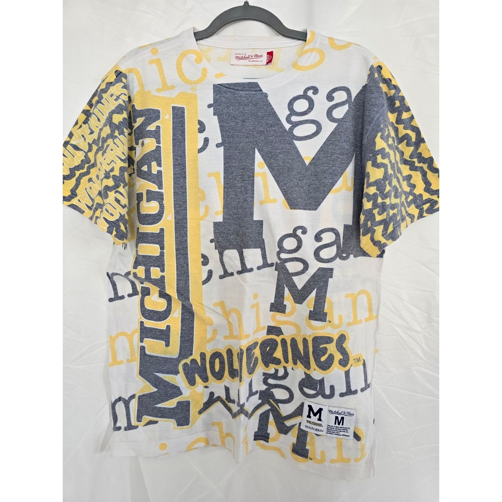 Mitchell Ness Michigan Wolverines All Over‎ Logo Graphic T Shirt Mens Medium
